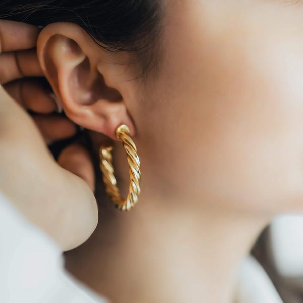 ESSENTIAL BRAIDED HOOPS | MEDIUM