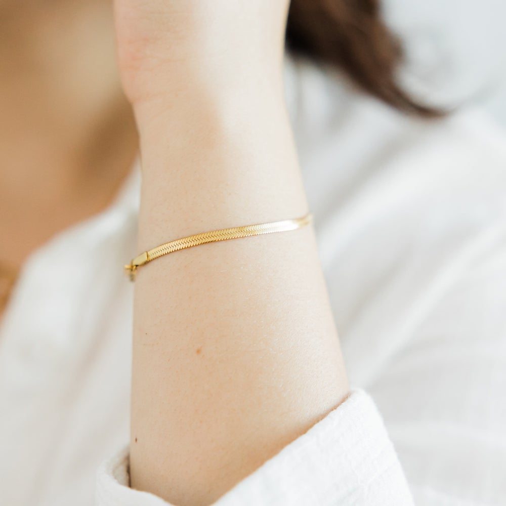 ESSENTIAL HERRINGBONE BRACELET