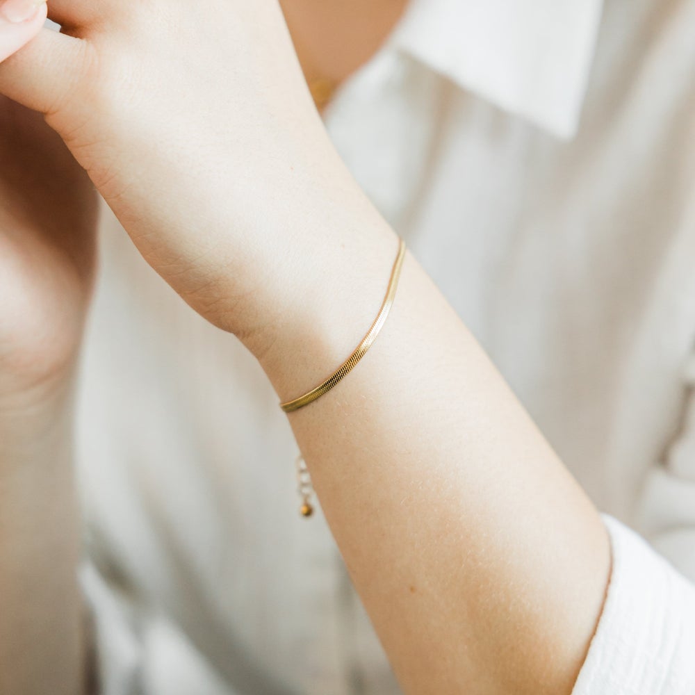 ESSENTIAL HERRINGBONE BRACELET